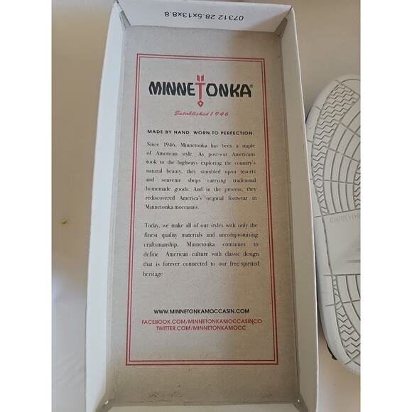 Minnetonka, Women's MOCCASINS, Navy 209 Size 8 - Picture 8 of 10